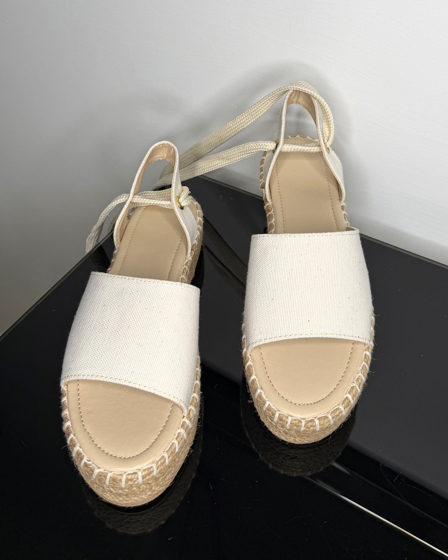 KAROL BEIGE